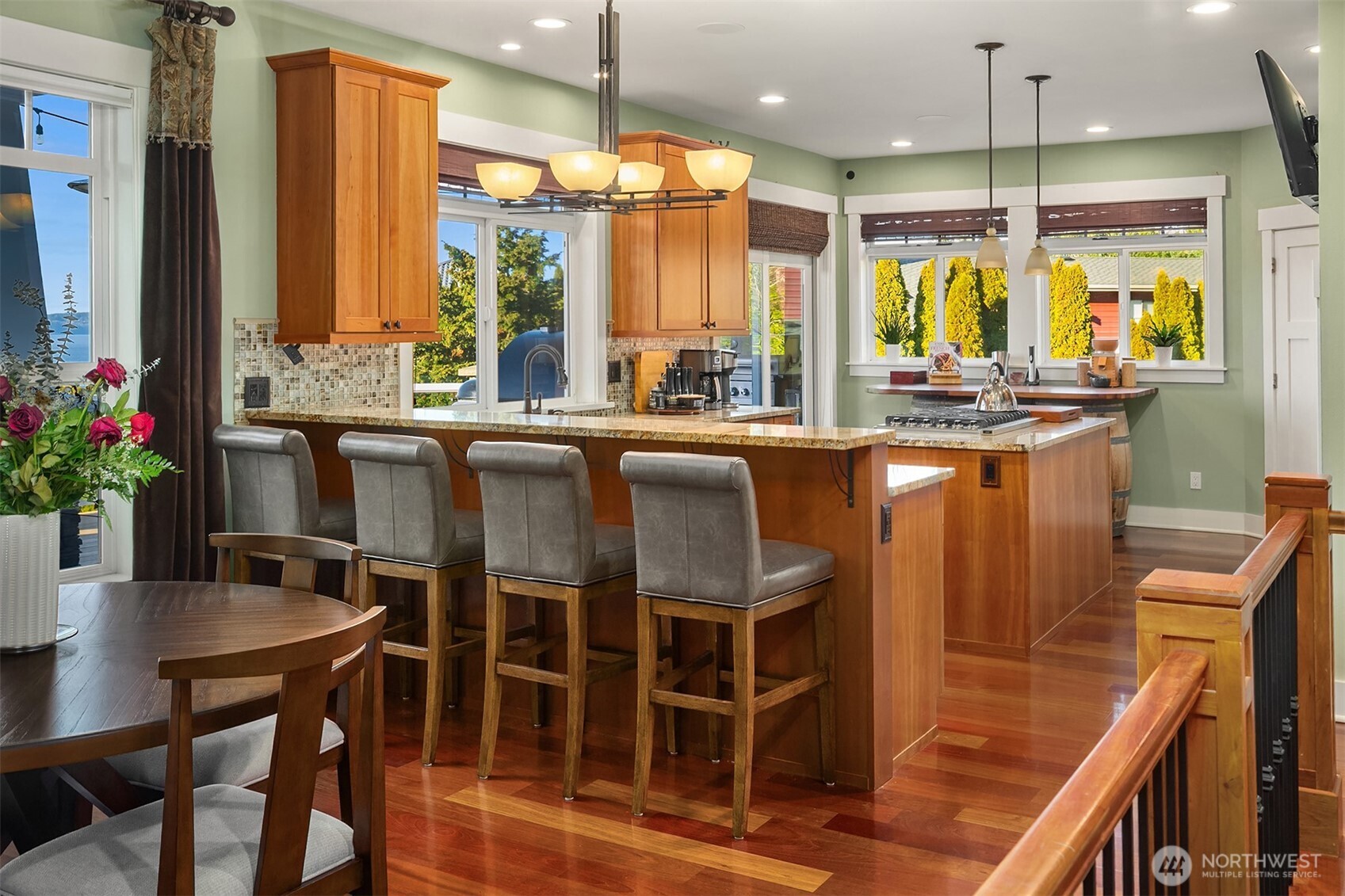 17003 Talbot Road Edmonds, WA 98026 - Photo 10 of 38