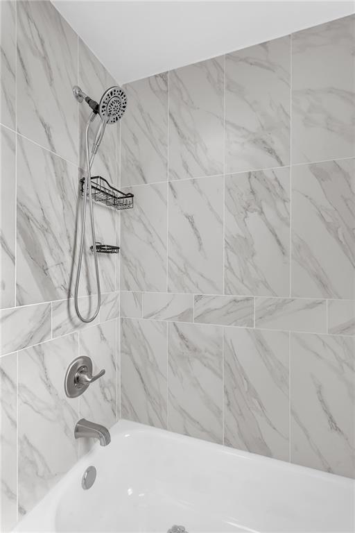 713 Clinton Place Pittsburgh, PA 15202 - Photo 21 of 31 a bathroom with a bath tub