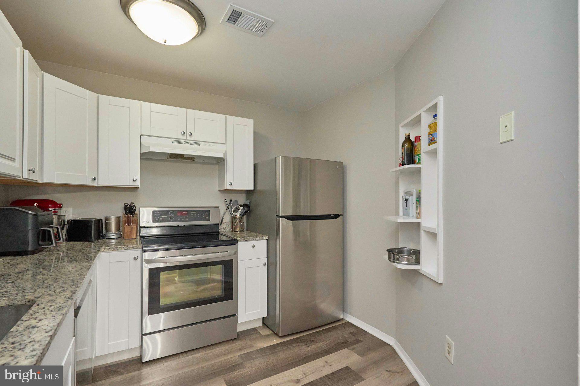 2841 Chablis Circle Woodbridge, VA 22192 - Photo 12 of 29 Lovely kitchen with SS appliances