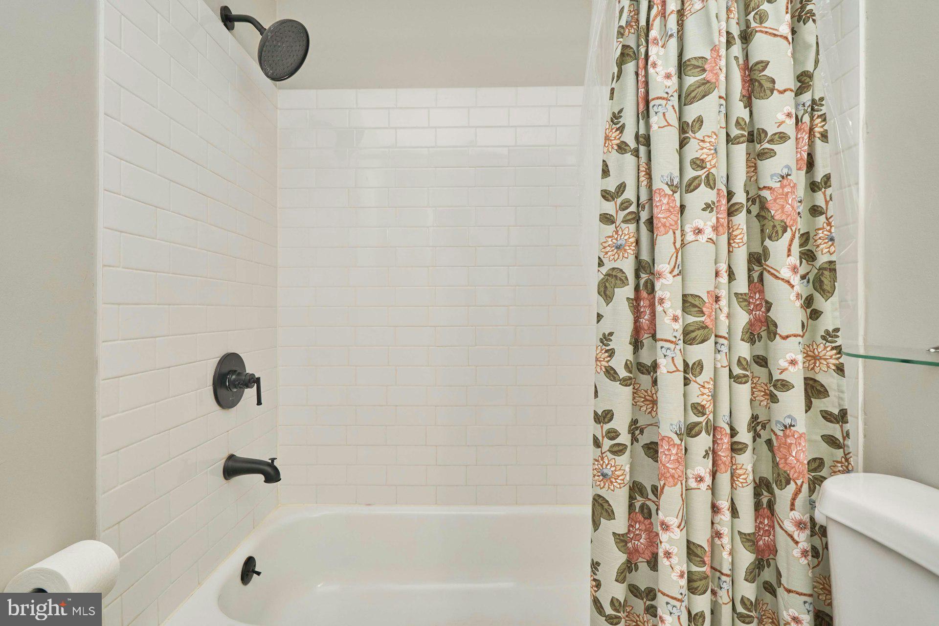 2841 Chablis Circle Woodbridge, VA 22192 - Photo 19 of 29 Bathroom w/tub-shower