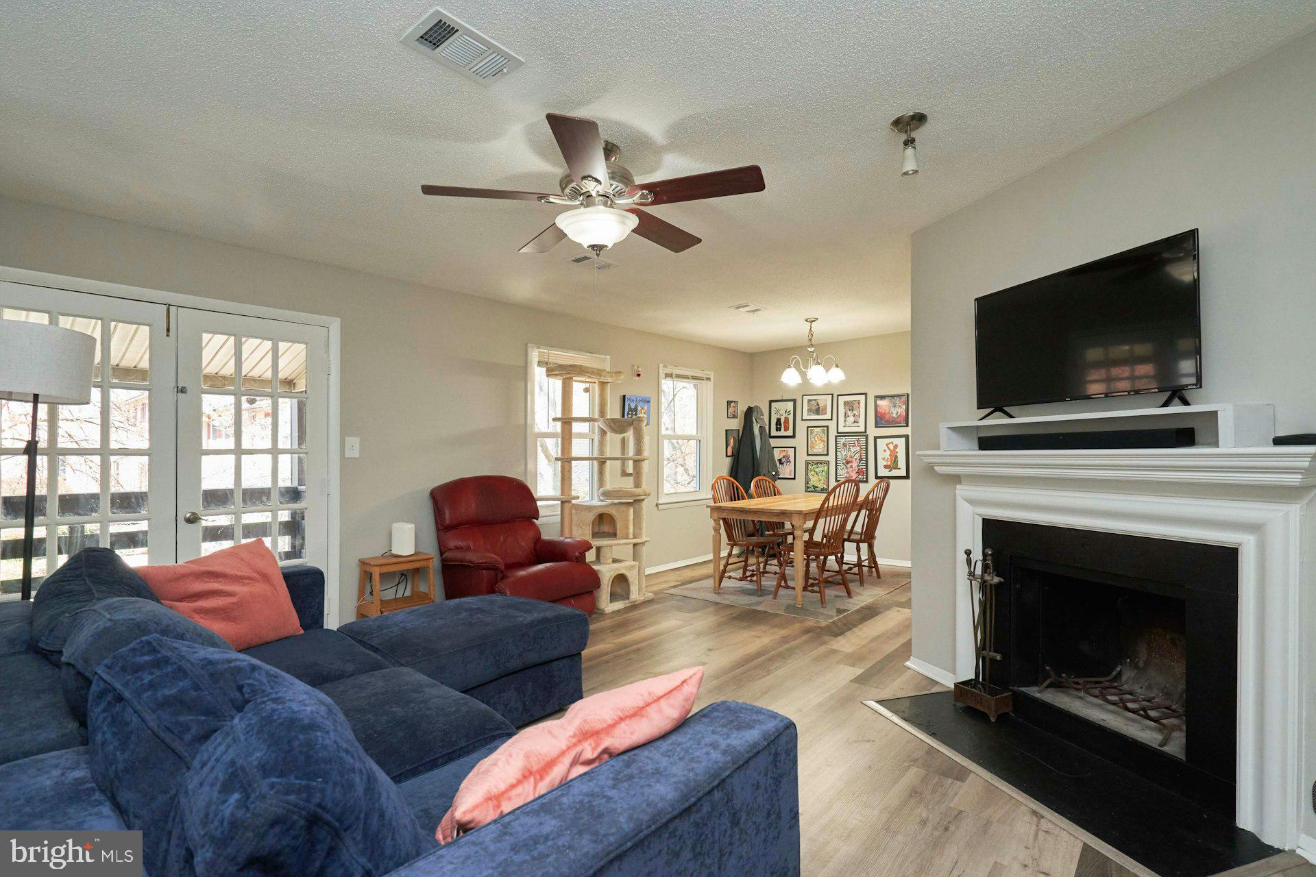 2841 Chablis Circle Woodbridge, VA 22192 - Photo 5 of 29 Large welcoming space opens to dining room