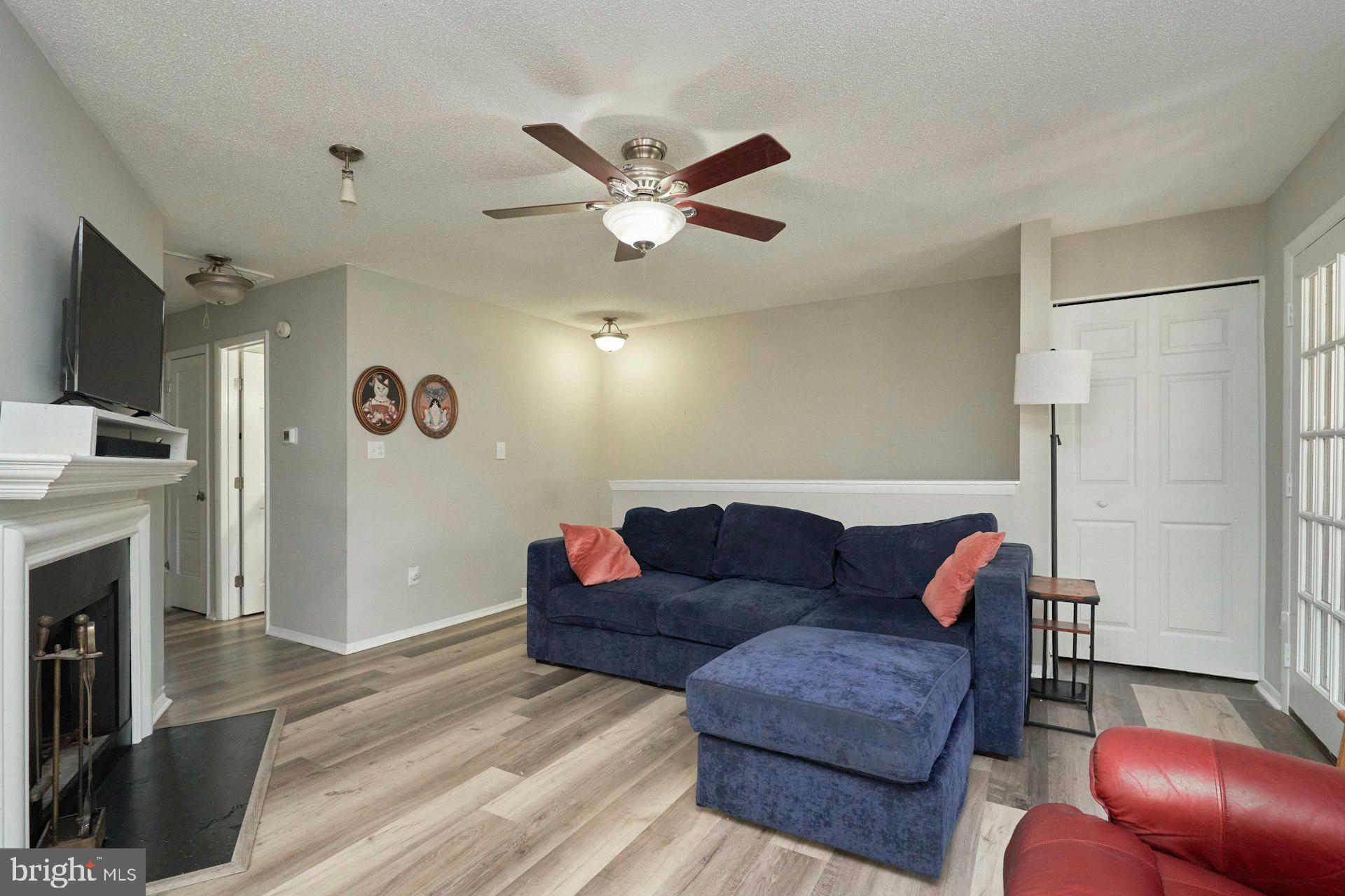 2841 Chablis Circle Woodbridge, VA 22192 - Photo 7 of 29 Room for a sectional