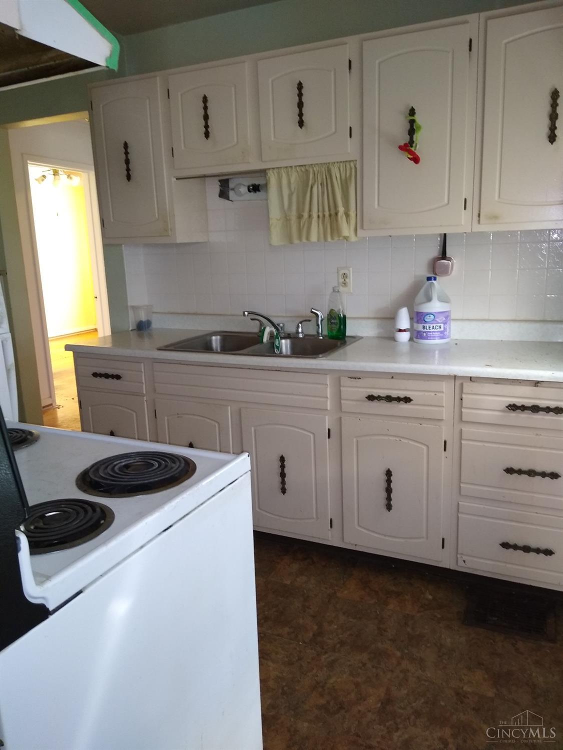 6211 Banning Road Cincinnati, OH 45239 - Photo 6 of 13 Gallery Image 6