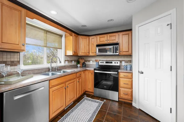 $369,000 | 2527 128th Ave Court West, Milan, IL 61264