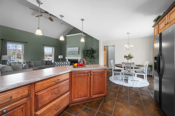$369,000 | 2527 128th Ave Court West, Milan, IL 61264