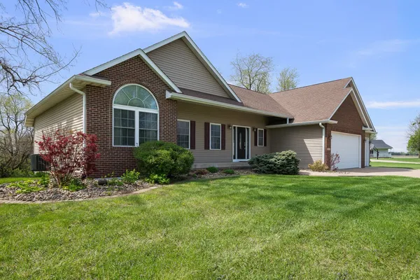 $369,000 | 2527 128th Ave Court West, Milan, IL 61264