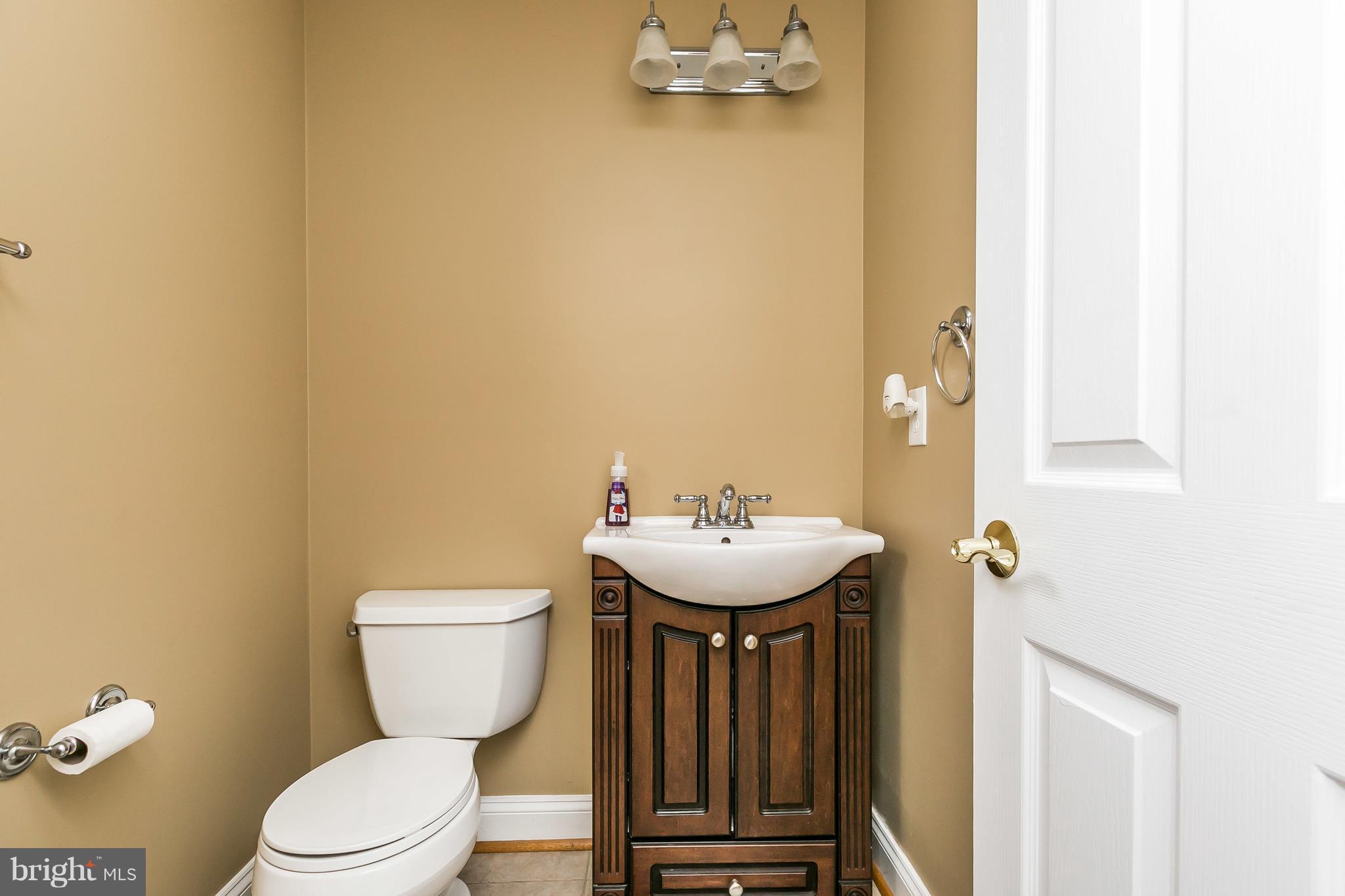 1013 Beach Road Baltimore, MD 21221 - Photo 15 of 30 1st floor Powder Room