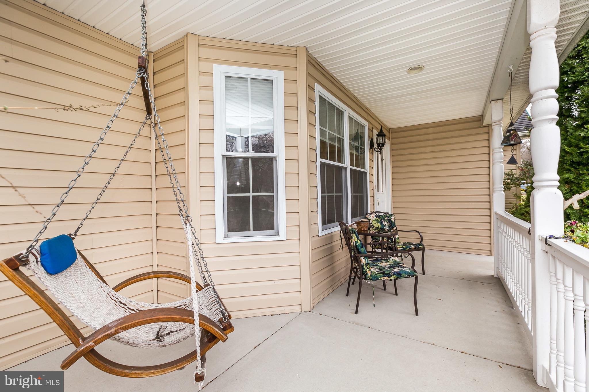 1013 Beach Road Baltimore, MD 21221 - Photo 5 of 30 Inviting front porch