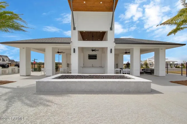 $339,900 | 122 Oak Village Drive, Scott, LA 70583