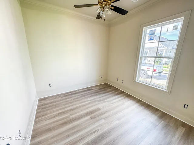 $339,900 | 122 Oak Village Drive, Scott, LA 70583