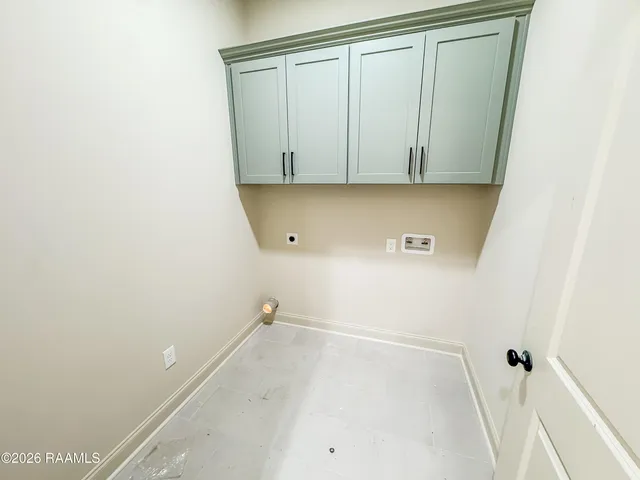 $339,900 | 122 Oak Village Drive, Scott, LA 70583