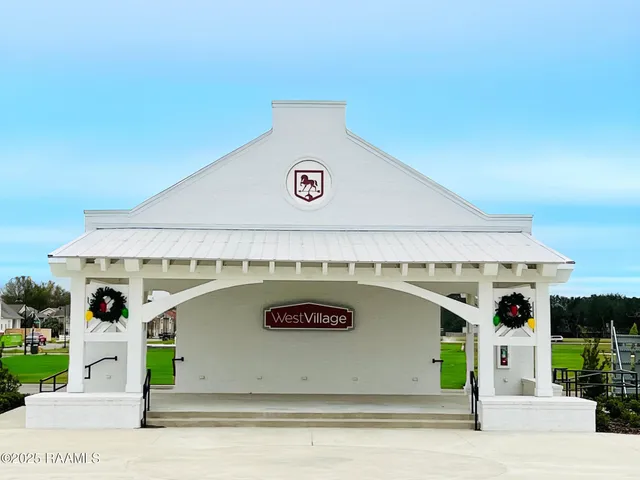 $339,900 | 122 Oak Village Drive, Scott, LA 70583