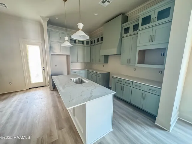 $339,900 | 122 Oak Village Drive, Scott, LA 70583