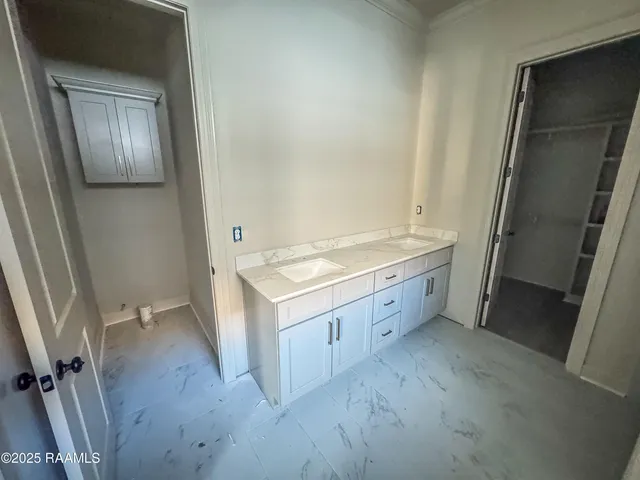 $339,900 | 122 Oak Village Drive, Scott, LA 70583