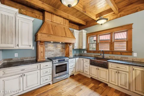 $1,500,000 | 514 Bluff View Road, New Tazewell, TN 37825