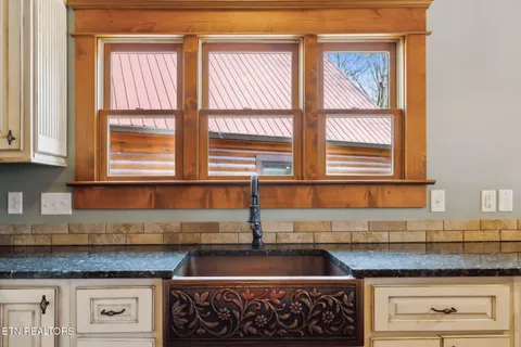 $1,500,000 | 514 Bluff View Road, New Tazewell, TN 37825