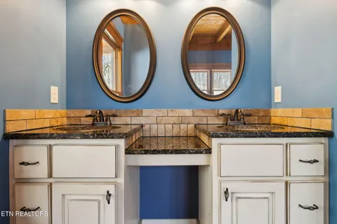 $1,500,000 | 514 Bluff View Road, New Tazewell, TN 37825