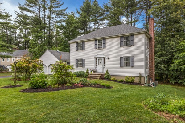 21 Juniper Road Lynnfield, MA 01940 - Photo 3 of 17 Gallery Image 3