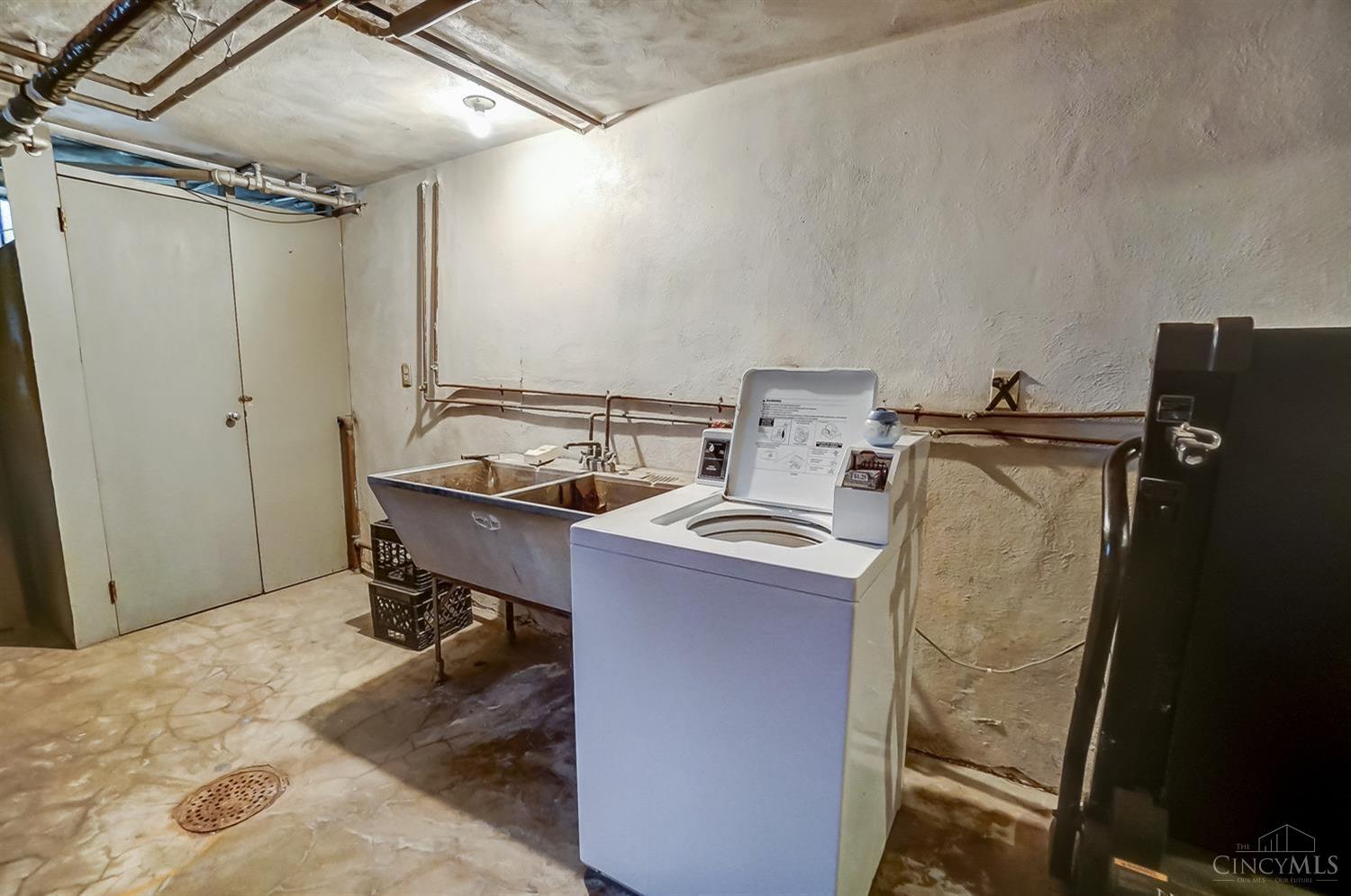 3374 Woodford Road, Unit 2 Cincinnati, OH 45213 - Photo 8 of 17