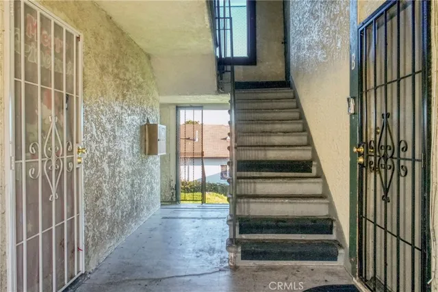 $1,050,000 | 11137 7 Van Buren Avenue, Los Angeles, CA 90044