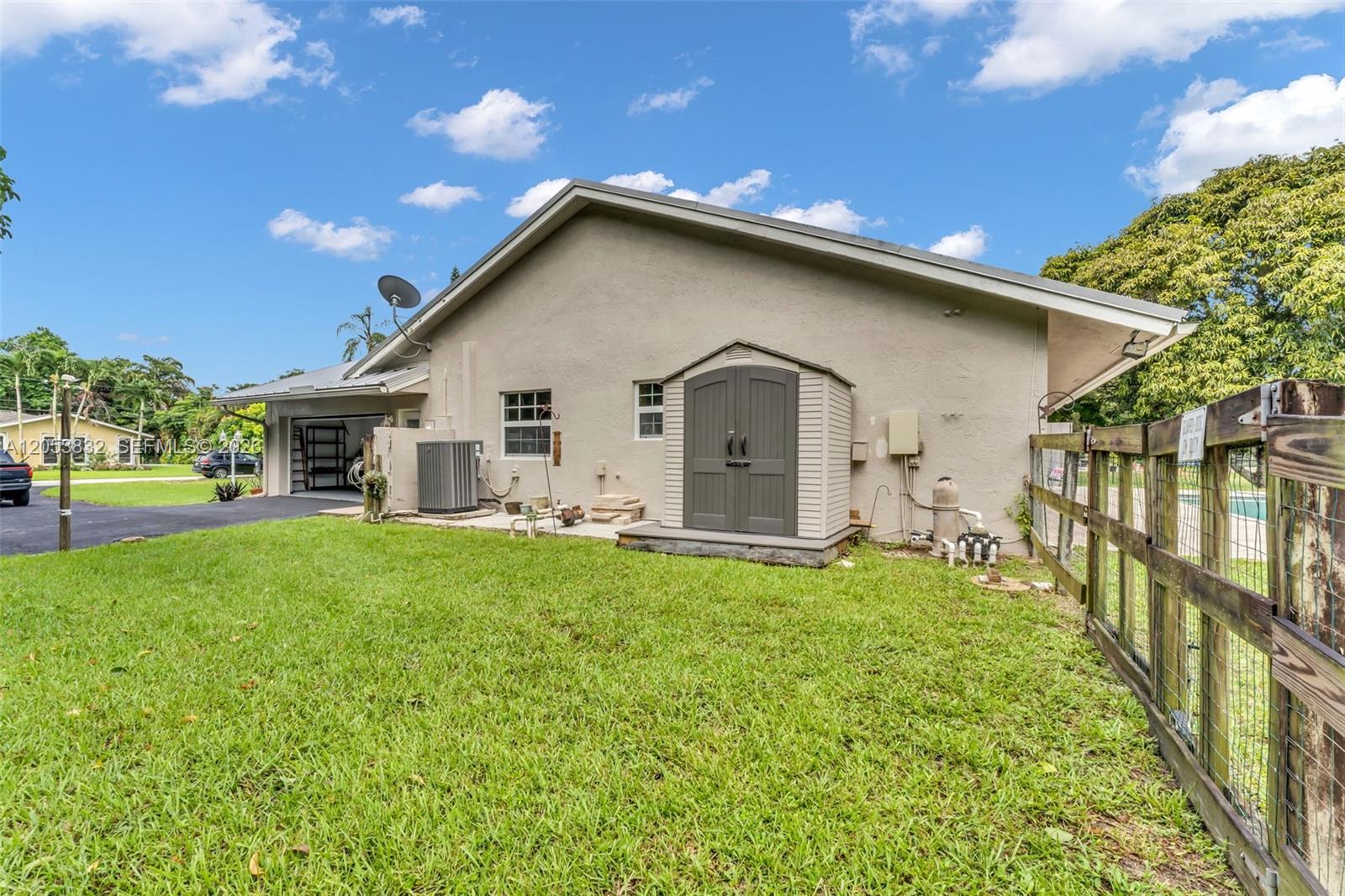 11501 Southwest 3rd Street Plantation, FL 33325 - Photo 3 of 32
