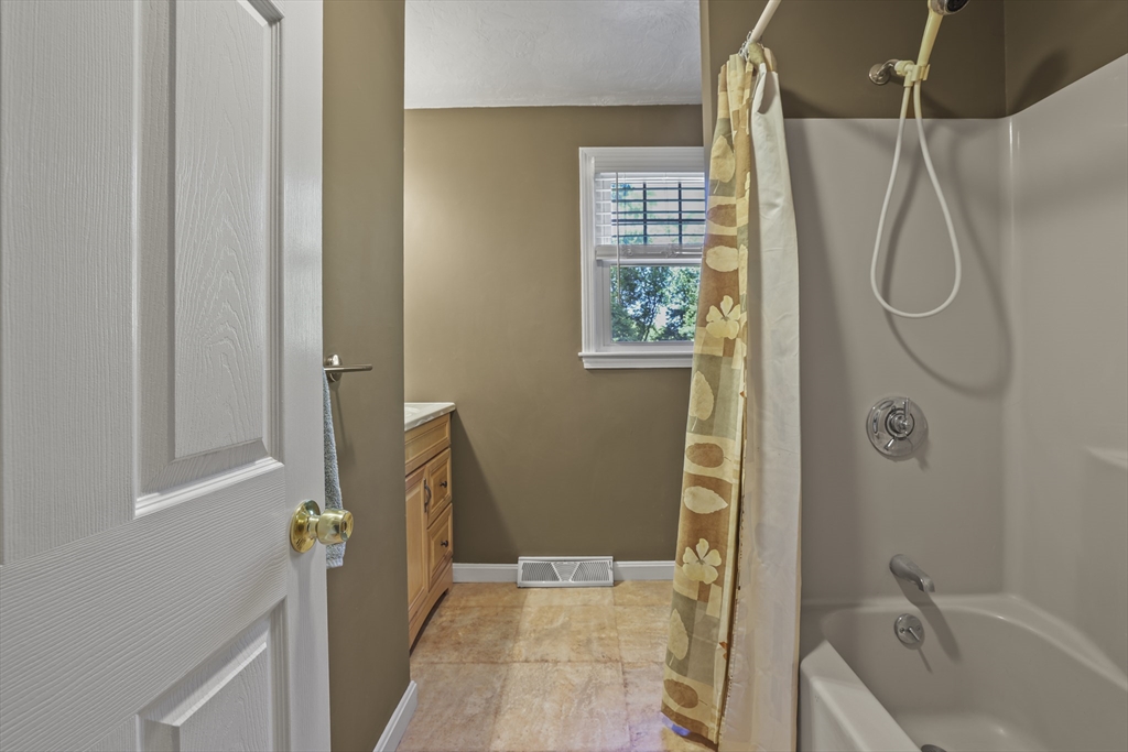 8 Walker Road Franklin, MA 02038 - Photo 20 of 40