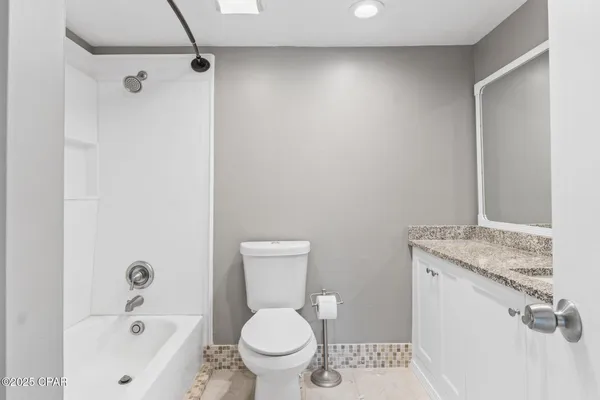 $2,000 | 6901 North Lagoon Drive, Unit 1, Panama City, FL 32408