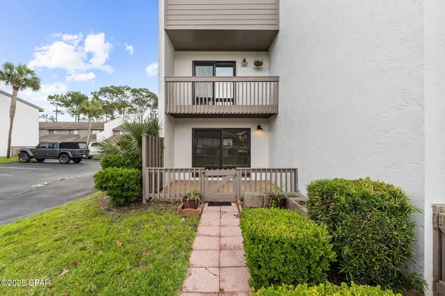 $2,000 | 6901 North Lagoon Drive, Unit 1, Panama City, FL 32408