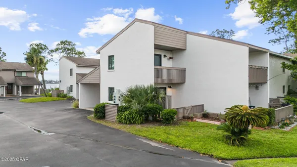 $2,000 | 6901 North Lagoon Drive, Unit 1, Panama City, FL 32408