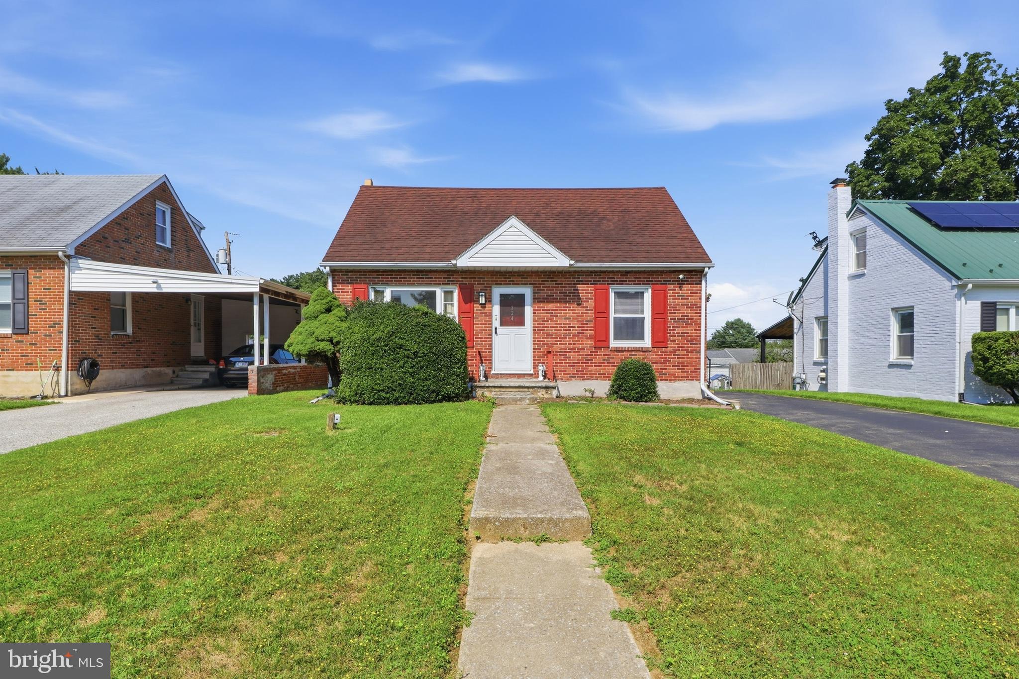 324 Greystone Road York, PA 17402 - Photo 2 of 38 Gallery Image 2