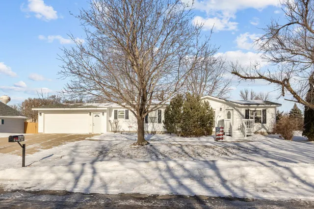 $239,900 | 901 Sellards Drive, Dassel, MN 55325