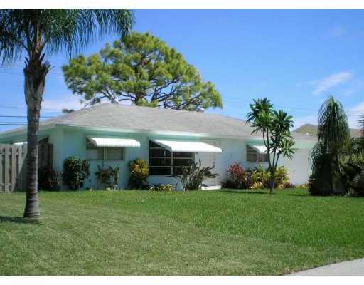19 Windsor Road West Jupiter, FL 33469 - Photo 1 of 6 Primary Photo