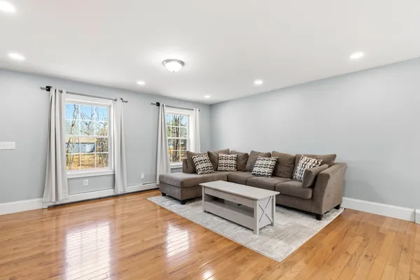 $549,900 | 516 Falmouth Road, Windham, ME 04062