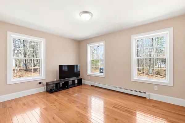 $549,900 | 516 Falmouth Road, Windham, ME 04062