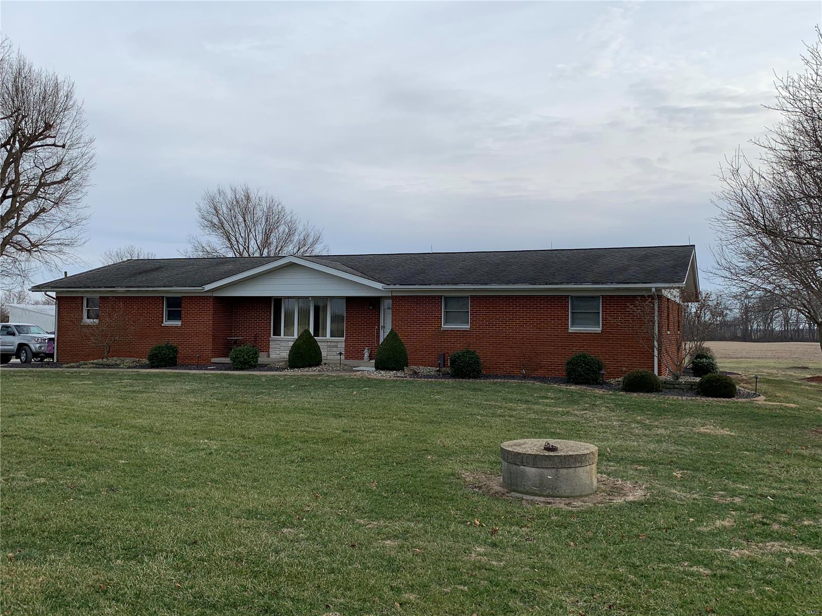 810 Zilles Road Highland, IL 62249 - Photo 2 of 18 Gallery Image 2