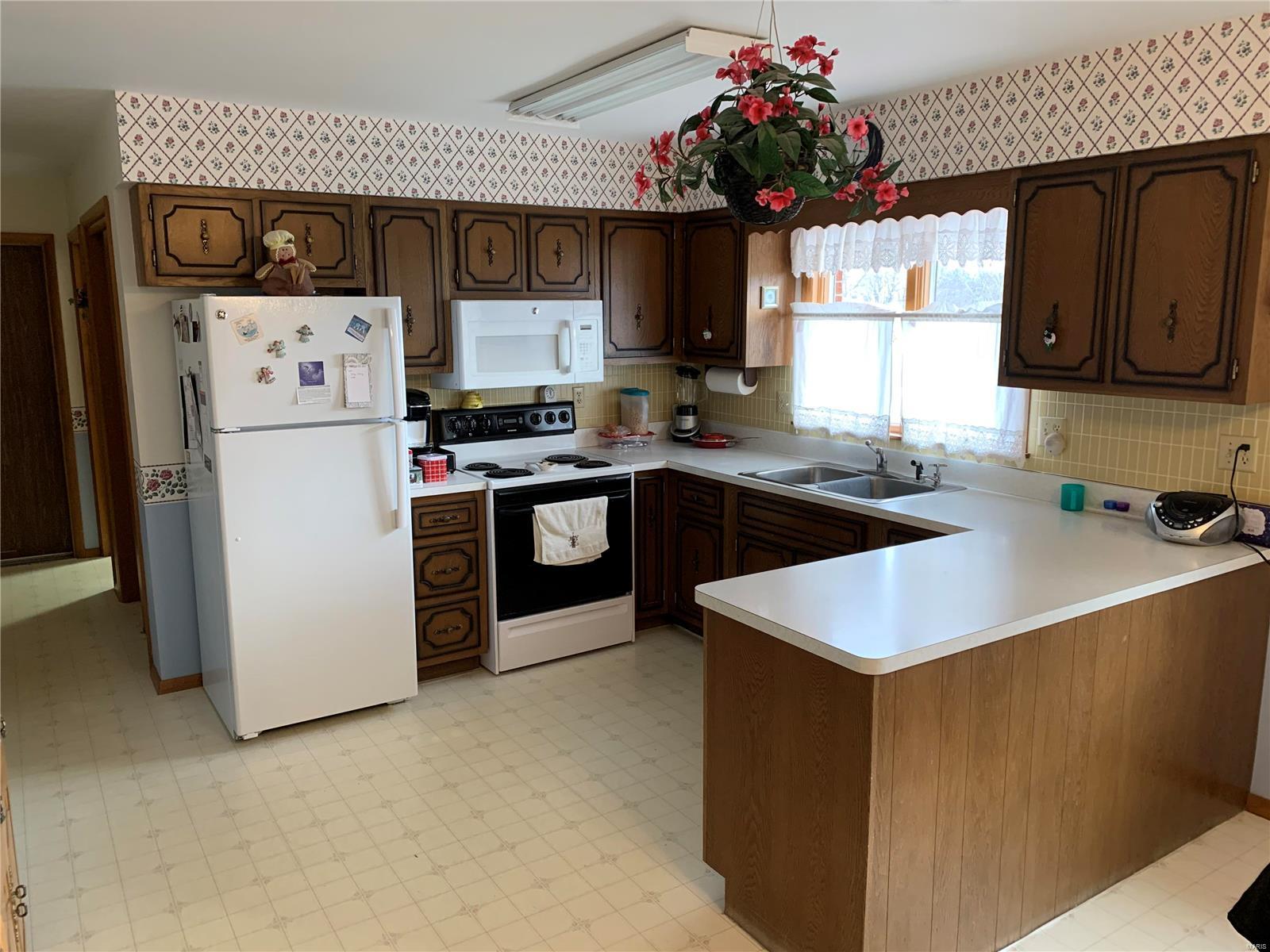 810 Zilles Road Highland, IL 62249 - Photo 14 of 18 Gallery Image 14