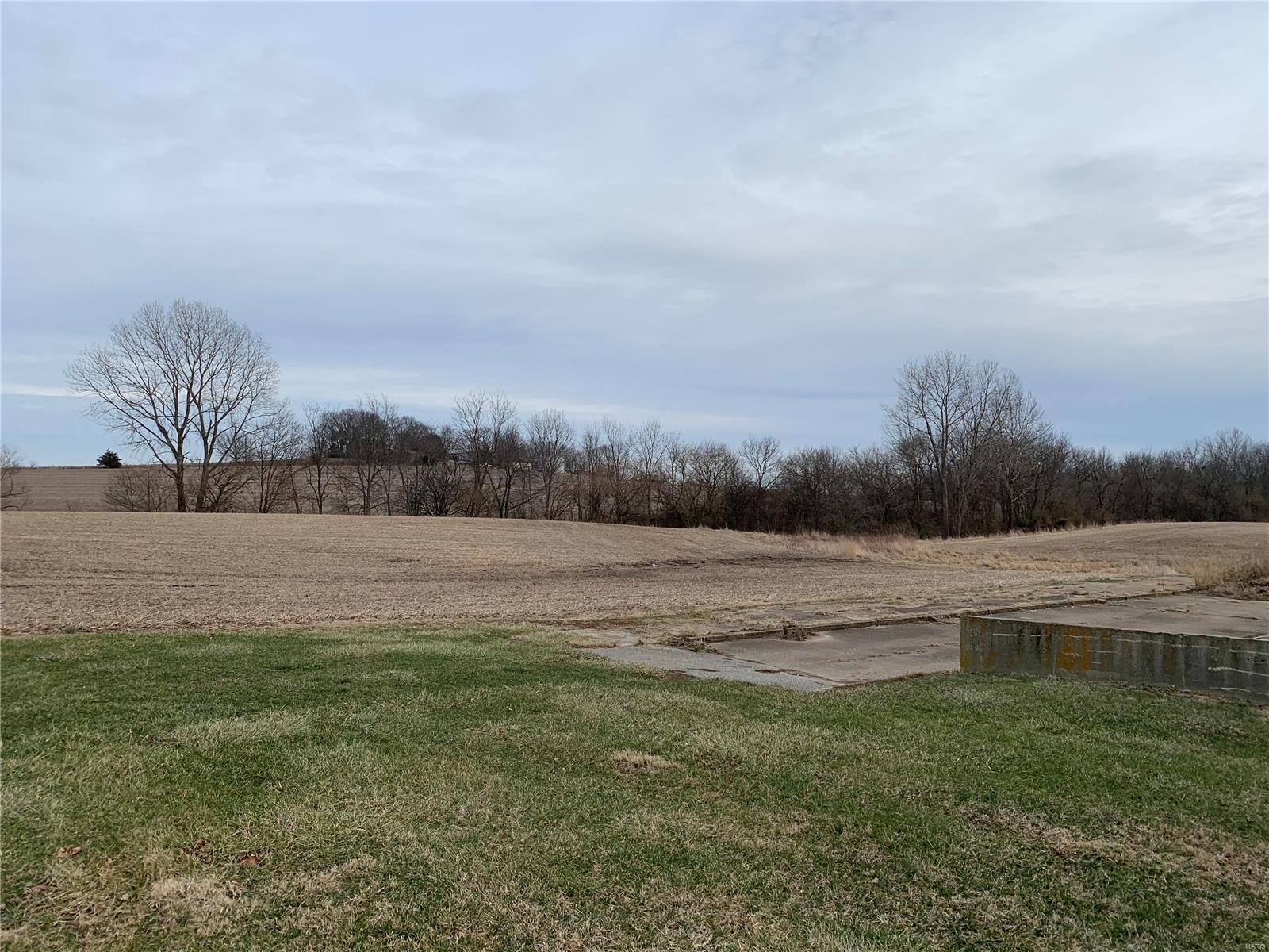 810 Zilles Road Highland, IL 62249 - Photo 6 of 18 Gallery Image 6