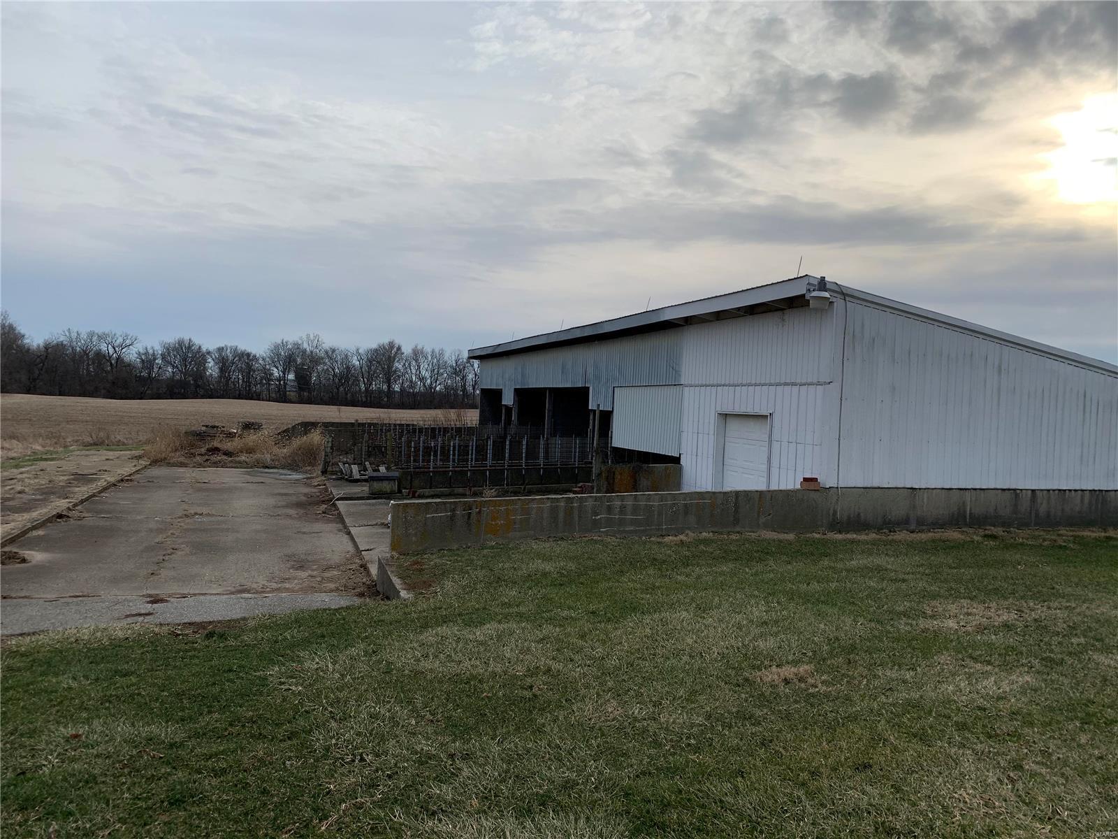 810 Zilles Road Highland, IL 62249 - Photo 9 of 18 Gallery Image 9