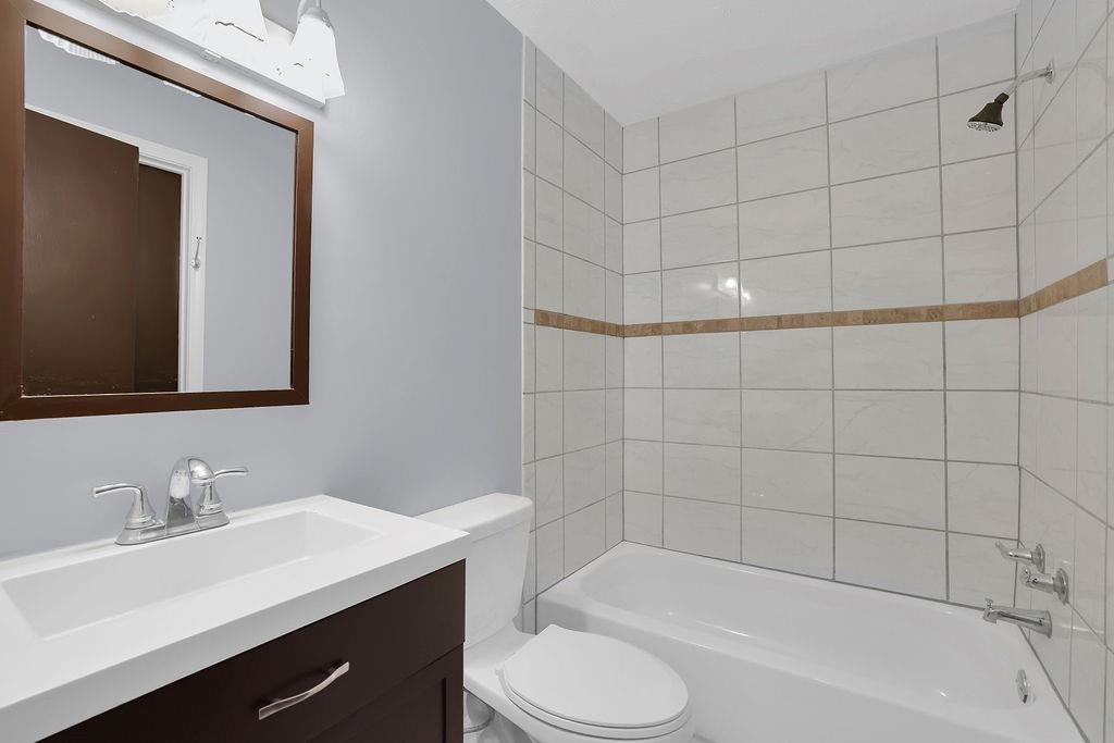 1424 Springleaf Circle Southeast Smyrna, GA 30080 - Photo 34 of 38 a bathroom with a sink toilet vanity and bathtub