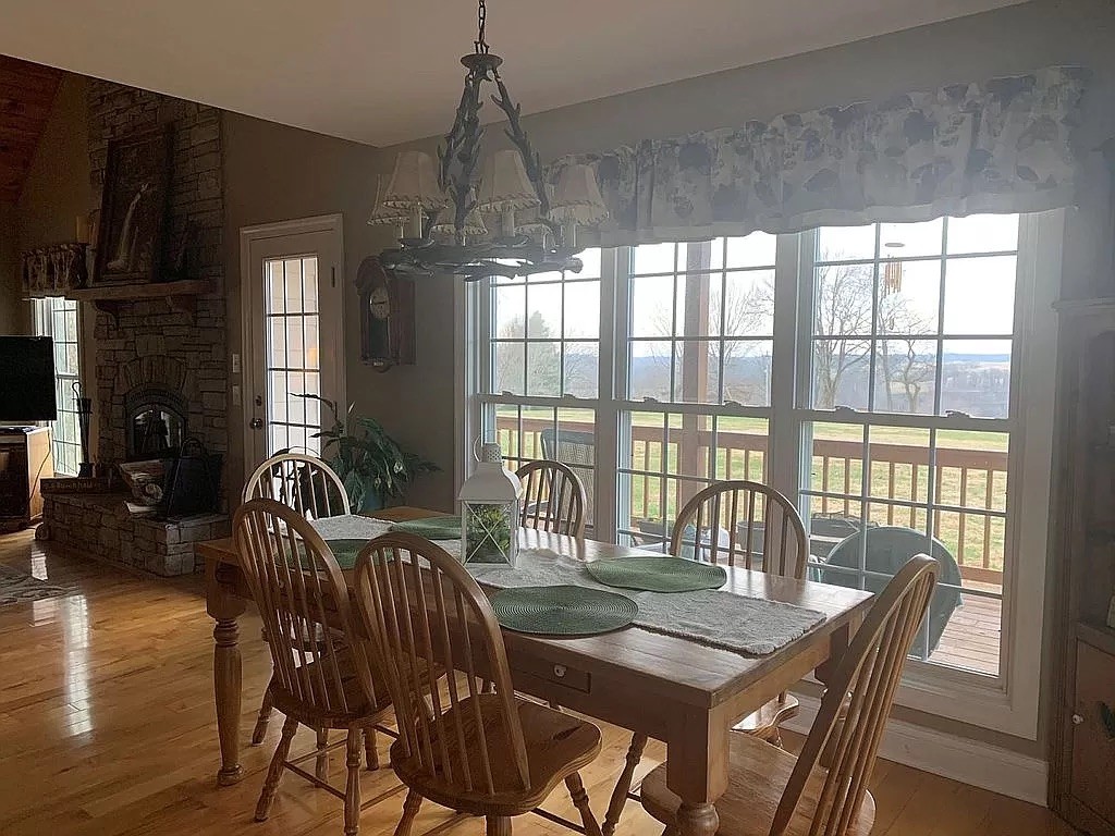 3685 South Hyde Road Springfield, TN 37172 - Photo 13 of 26 a dining room with furniture window wooden floor