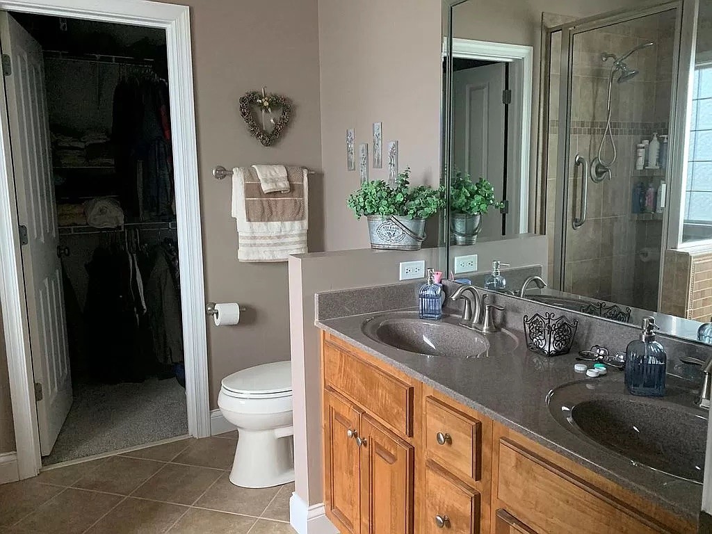 3685 South Hyde Road Springfield, TN 37172 - Photo 22 of 26 a bathroom with a granite countertop sink a toilet and shower