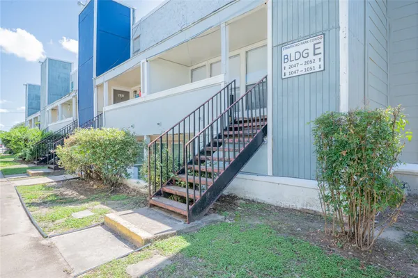 $125,000 | 781 Country Pl Drive, Unit 2052, Houston, TX 77079