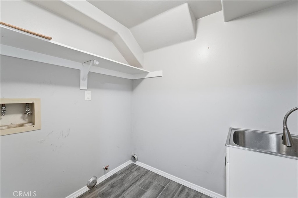 314 Penn Street, Unit 2 El Segundo, CA 90245 - Photo 22 of 22 Laundry room
