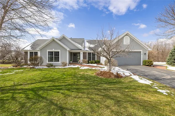 $519,900 | 41 Broadmoor Trail, Perinton, NY 14450