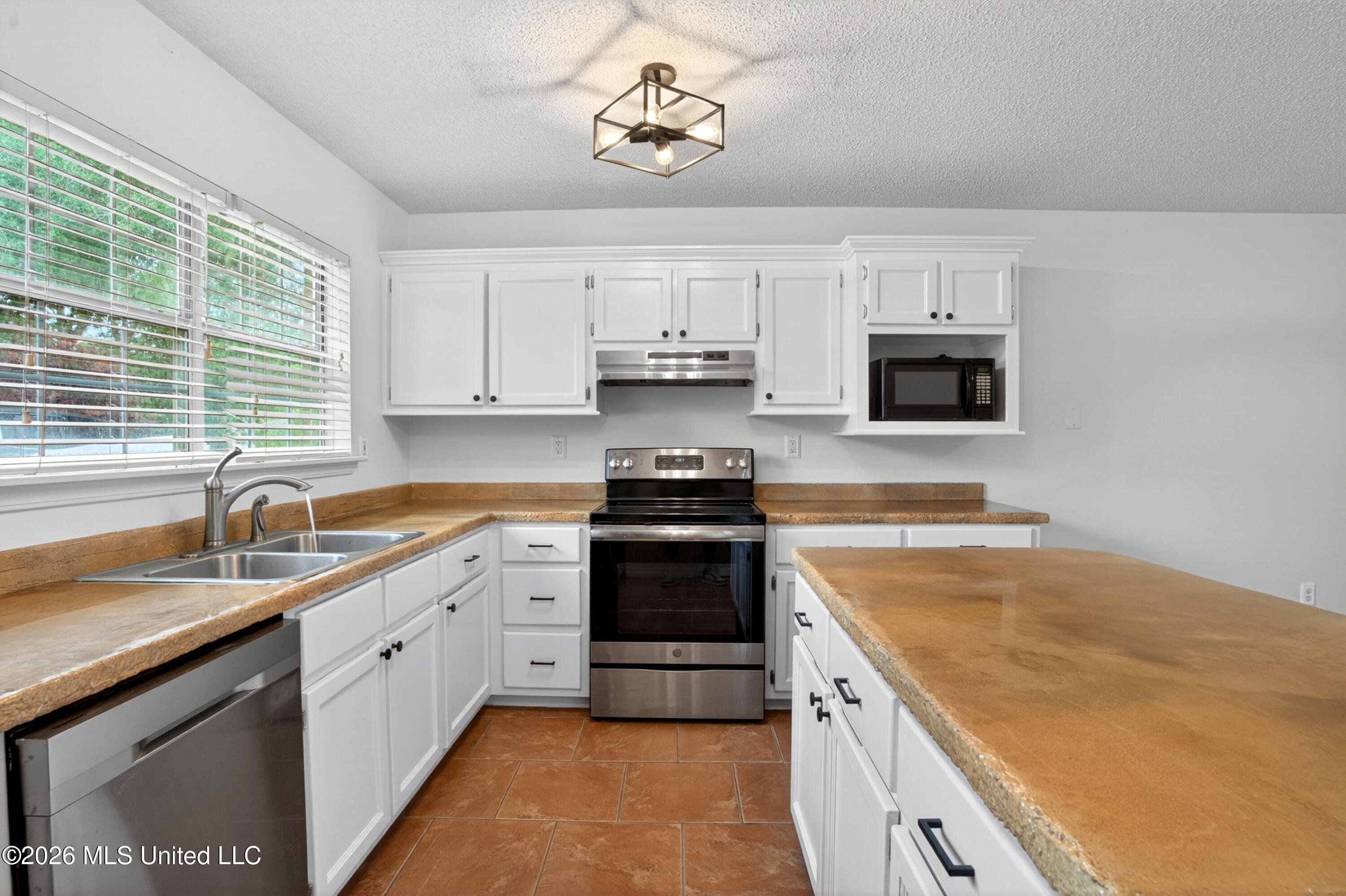 7832 Hilo Place Diamondhead, MS 39525 - Photo 18 of 58 7832HiloPl-21