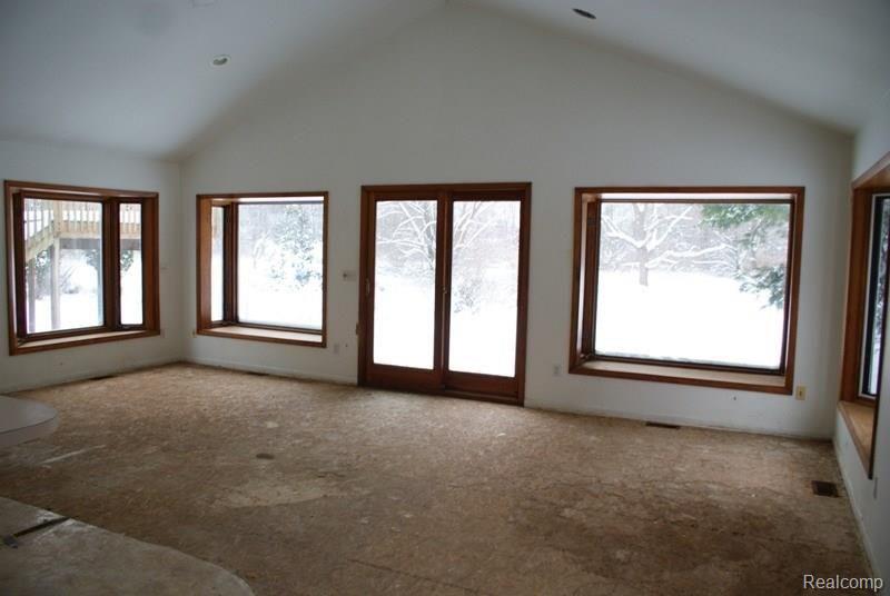 2107 Millville Road Lapeer, MI 48446 - Photo 9 of 31 121225.JPG