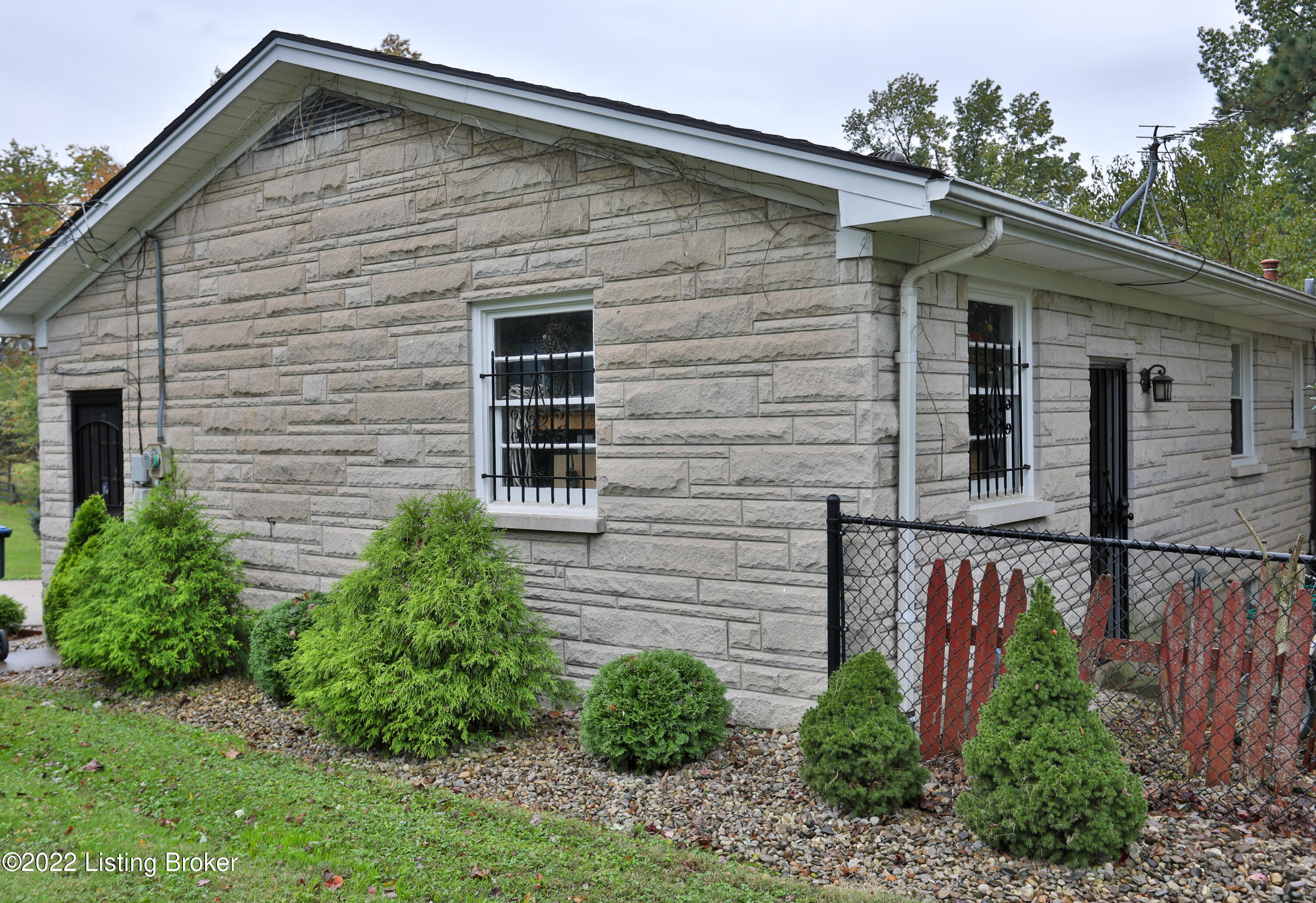 2815 Timber Hill Road Louisville, KY 40214 - Photo 20 of 32 2815 Timber Hills Rd-12