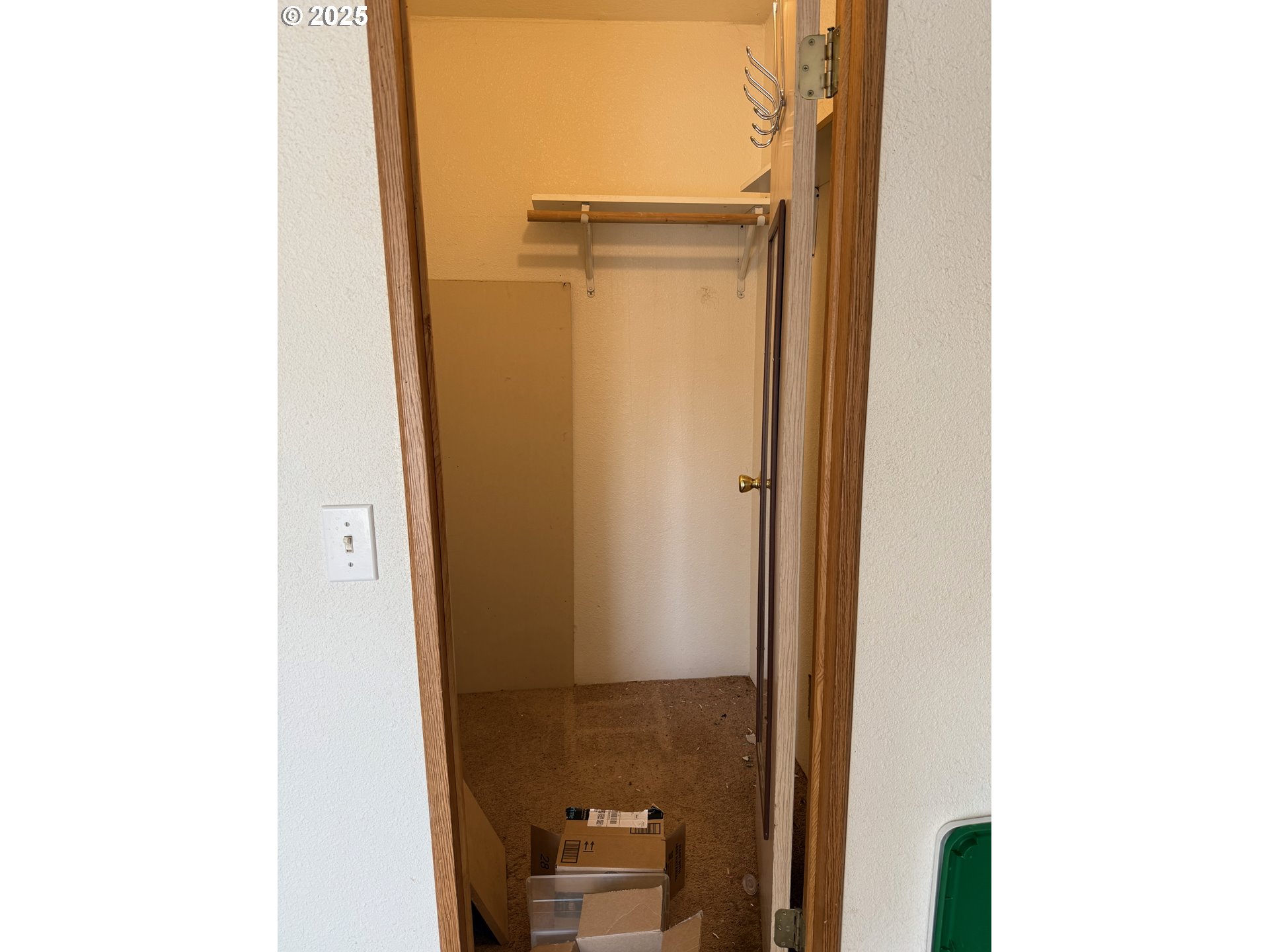 9071 Southwest Sand Ridge Road Terrebonne, OR 97760 - Photo 15 of 40 a bathroom with a shower and a mirror