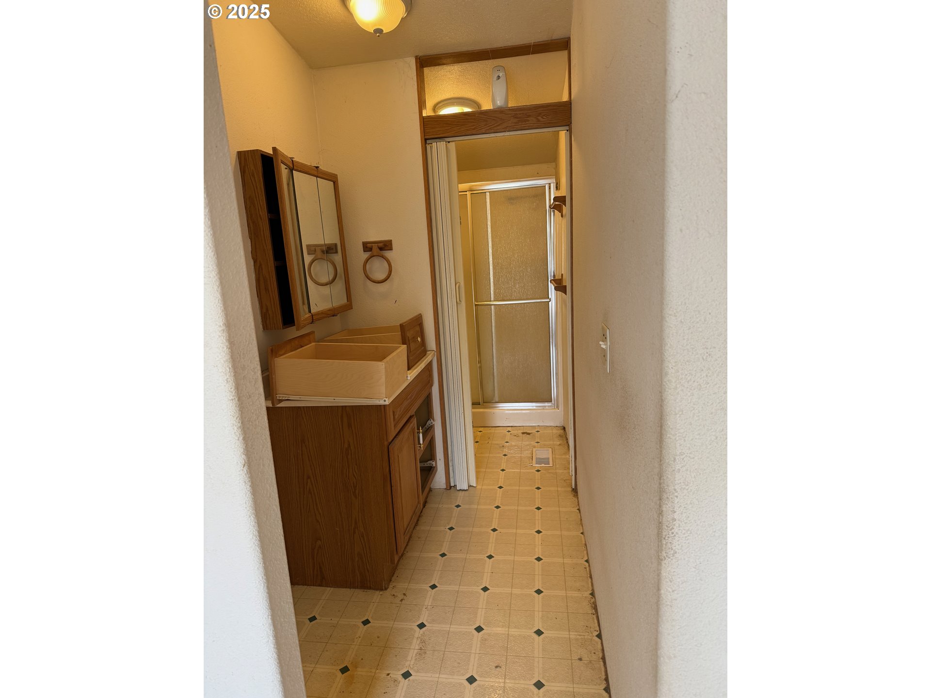 9071 Southwest Sand Ridge Road Terrebonne, OR 97760 - Photo 16 of 40 a bathroom with a sink a toilet and shower