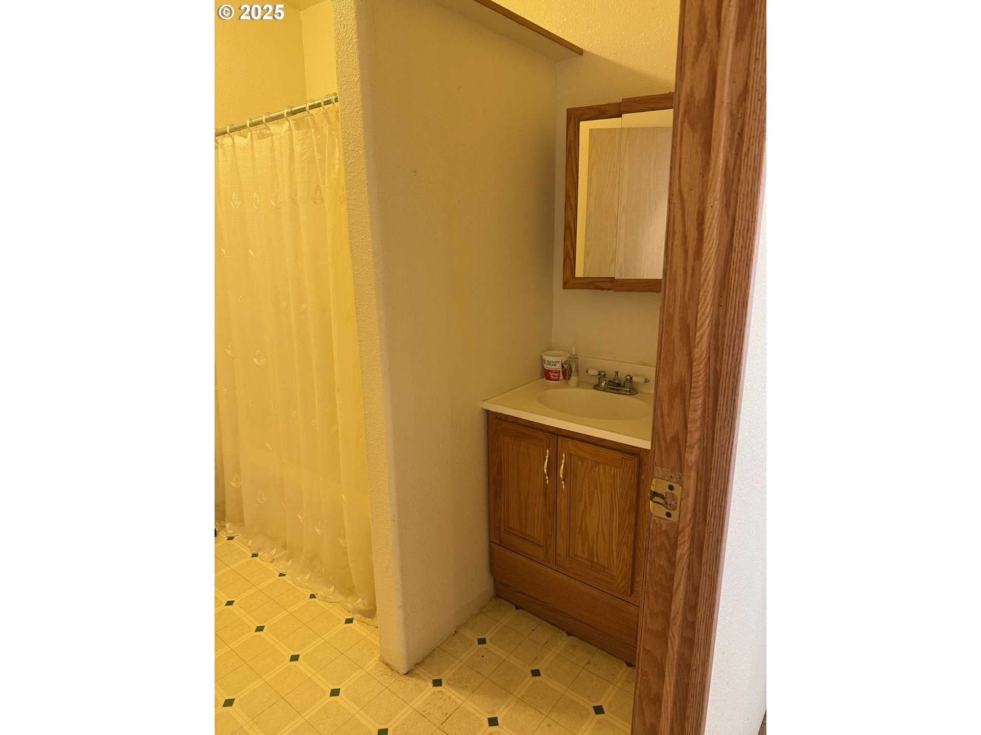 9071 Southwest Sand Ridge Road Terrebonne, OR 97760 - Photo 22 of 40 a bathroom with a sink and a mirror